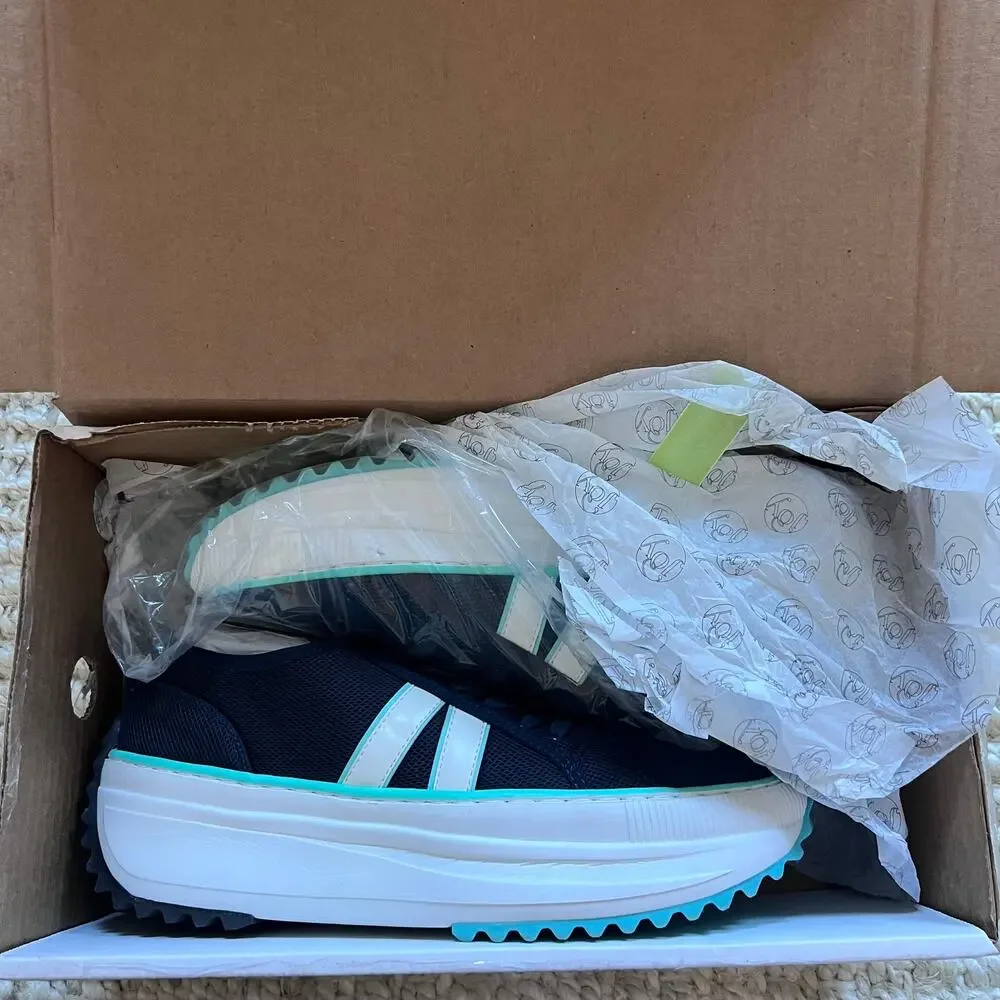 Joy Sneaker Sz 9 wide - Picture 6 of 7